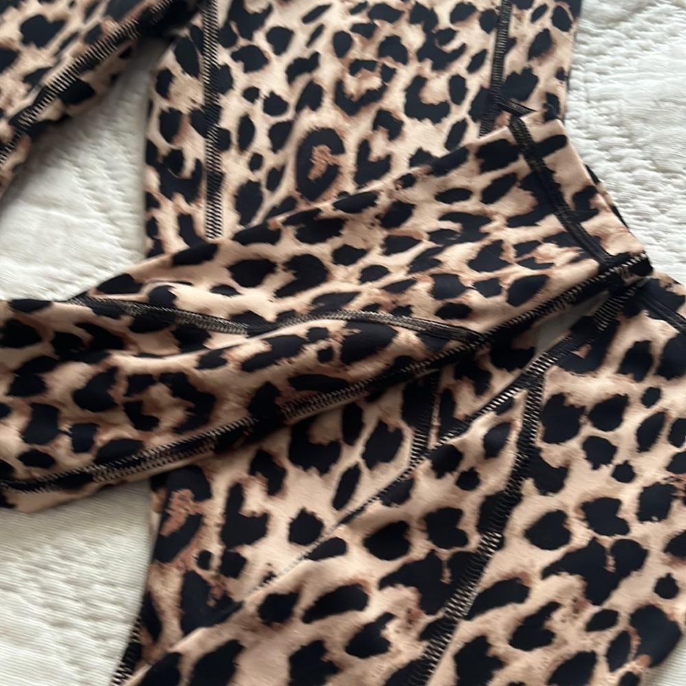 Victoria’s Secret Incredible Essential Legging Beige Leopard Sz XS/S - Picture 14 of 15